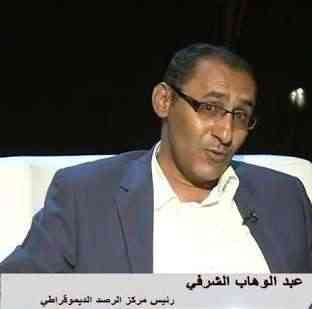 الحوثيون يهينون سياسي موالي لهم ويمنعونه من السفر عبر مطار صنعاء  .. والأخير يصفهم بقطاع الطرق