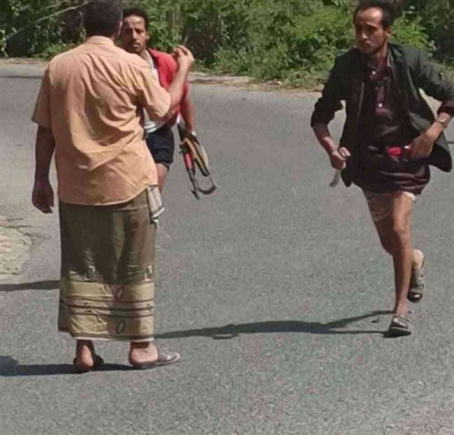 شاهد لحظة اعتداء مشرف على مواطن في صنعاء أمام عائلته بطريقة فجرت غضب اليمنيين.. تفاصيل