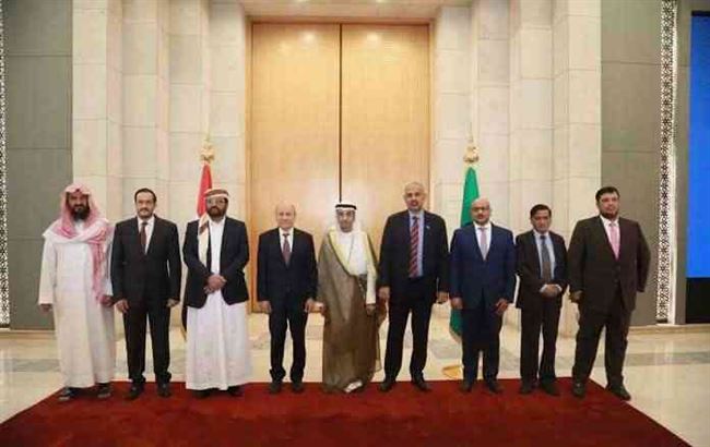 المجلس الرئاسي والتحدي الإقتصادي .. الصراف يتحكم بسعر العملة لا الدولة (انفوجرافيك)