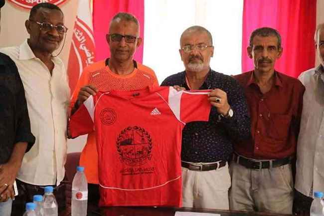 خطفه من نادي فحمان بأبين .. نادي التلال العدني يكشف رسميا عن مدربه
