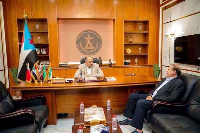 لقاء مفاجئ يجمع عيدروس الزبيدي باللواء ناصر لخشع المرشح لمنصب وزير الداخلية