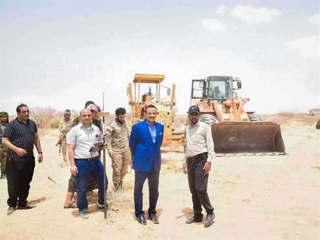 شاهد بالصور.. محافظ شبوة يدشن طريق جديد للمسافرين بهدف تحقيق 5 أهداف هامة