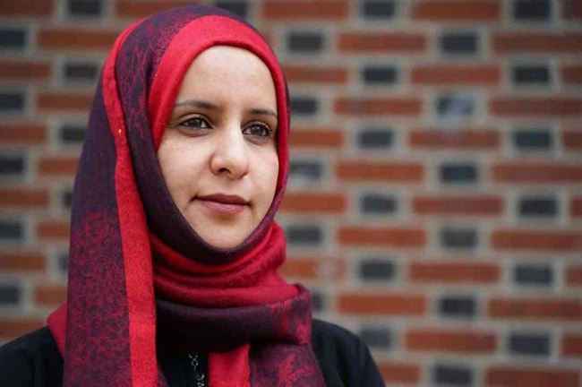 ناشطة حوثية منشقة تفضح جماعتها : يا أنصار الله أنتم تحاصرون الناس في تعز