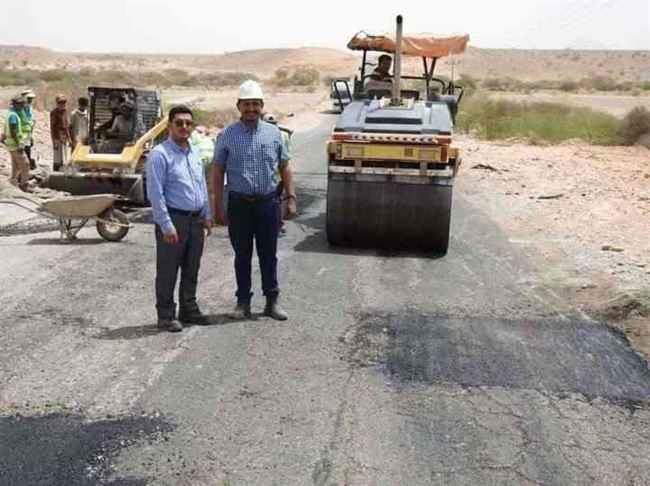 بدء إصلاح طريق الموت في شبوة .. فرحة كبيرة في صفوف المغتربين