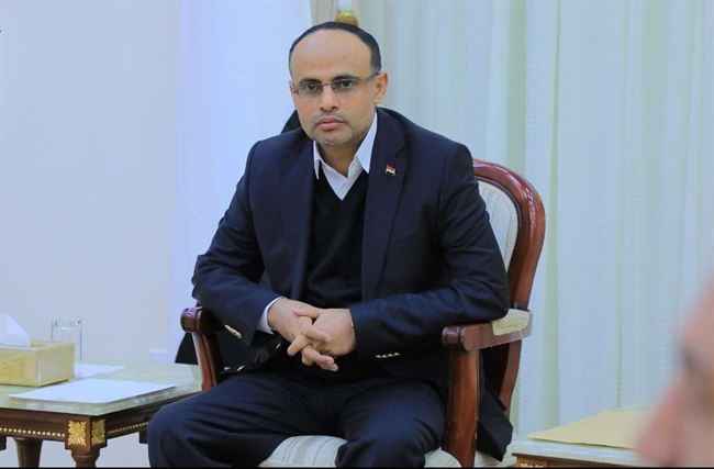 خبير يمني: المشاط يهدد امريكا وبريطانيا وعند مرور طائرة من حدود اليمن يختبئ كالجرذ