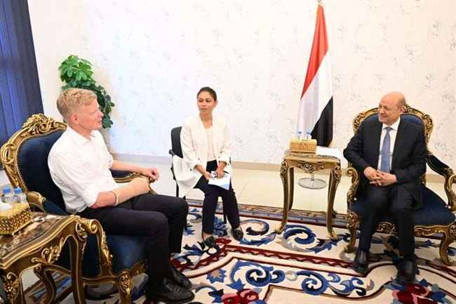 المجلس الرئاسي ينبه المجتمع الدولي من خطورة وقوعه بهذا الأمر مع الحوثي.. لقاء يمني أممي بـ"معاشيق"