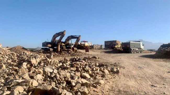 الحكومة تؤكد رفض الحوثي فتح طرق تعز وتطبيع الحياة في المنطقة
