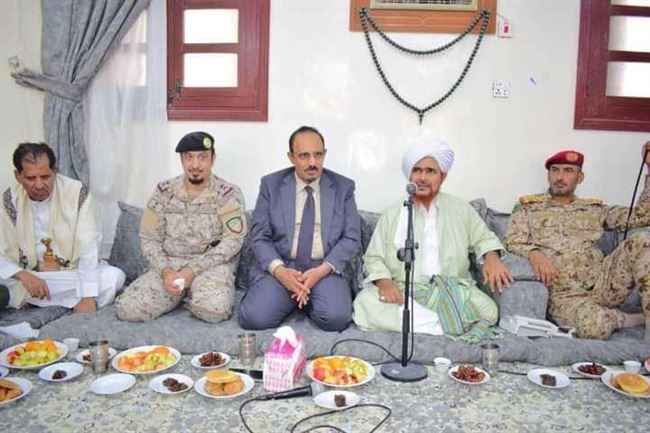 يترأسهم بن ماضي.. قيادة الجيش والتحالف في دار المصطفى بتريم وهذا ما أخبرهم به العلامة المشهور