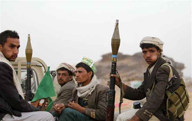 مسلحو الحوثي يعتقلون مواطن من بين أطفاله في سوق كبير جنوب صنعاء