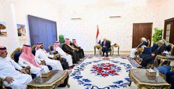 العليمي والزبيدي في لقاء هام مع السفير السعودي آل جابر بقصر المعاشيق.. إصلاحات اقتصادية