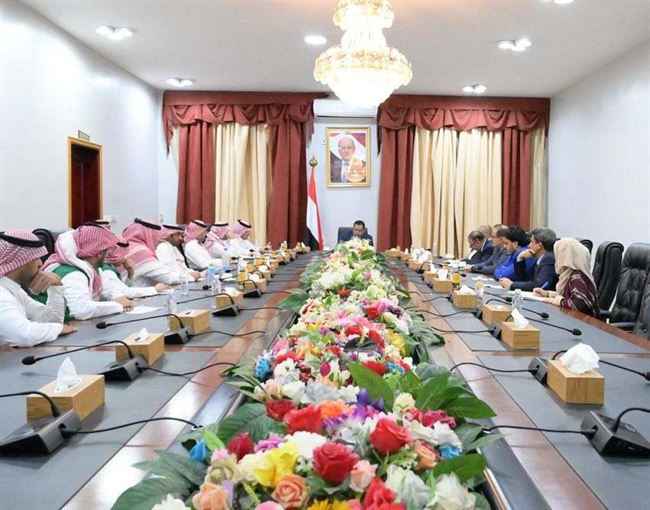 الحكومة تشدد على ضرورة تعجيل حزمة الدعم السعودي لليمن في لقاء رئيسها مع السفير ال جابر