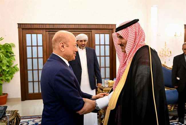 سفير السعودية يكشف تفاصيل لقائه مع الرئيس العليمي بعدن