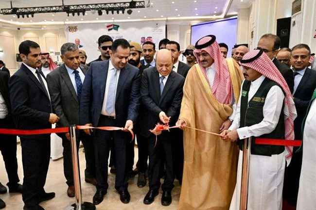 العليمي يفتتح مستشفى عدن وتأهيل المطار ويدشن حزمة المشاريع السعودية في اليمن
