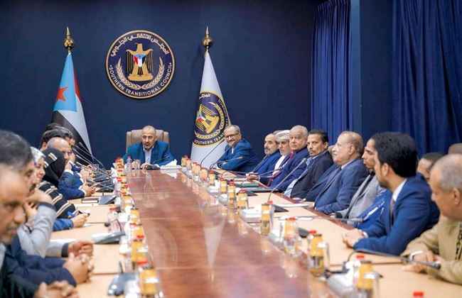 أول اجتماع يرأسه الزبيدي بأعضاء هيئة رئاسة الانتقالي الجدد.. تفاصيل عن المرحلة القادمة