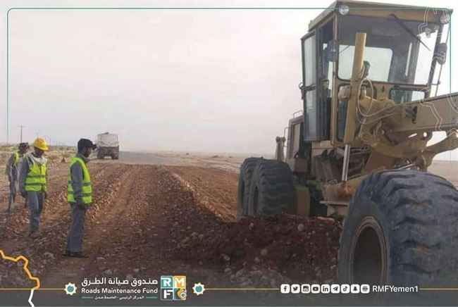 بدء تأهيل طريق عتق - العبر بأكثر من 31 كيلو والإخوان يدسون رؤوسهم في الرمال
