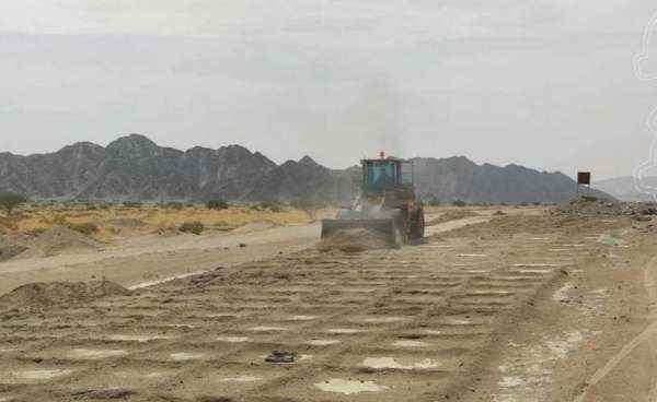 إصلاح طرق متضررة جراء السيول في 3 محافظات