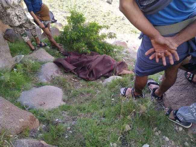 أغنام تكشف للشرطة عن مقتل راعيها تقطيعا بالفأس في مرعى جبل صبر بتعز