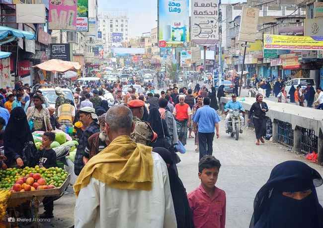 ارتفاع مرتقب للأسعار سيُخرج الوضع عن السيطرة في اليمن مع استمرار انهيار الريال اليمني
