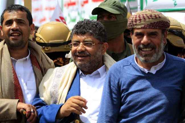 صدمة كبيرة.. الحوثي يحظر هذه المهنة في مناطق سيطرته وتخصيصها فقط لعناصره.. بركات الهدنة