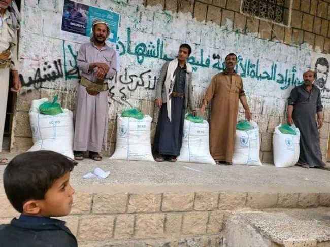 قادة حوثيون يسرقون مساعدات غذائية مدرسية في صنعاء