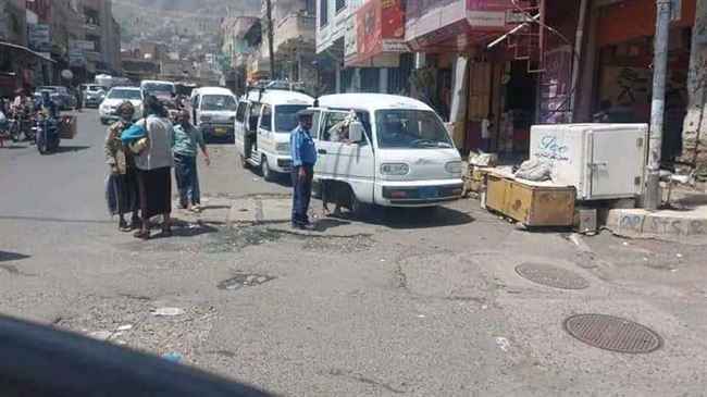 مسلح إخواني يعدم عاقل أكبر أسواق تعز أمام المتسوقين