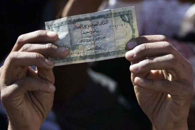 الريال يسجل خسائر جديدة أمام السعودي والدولار.. الصرف قبل قليل