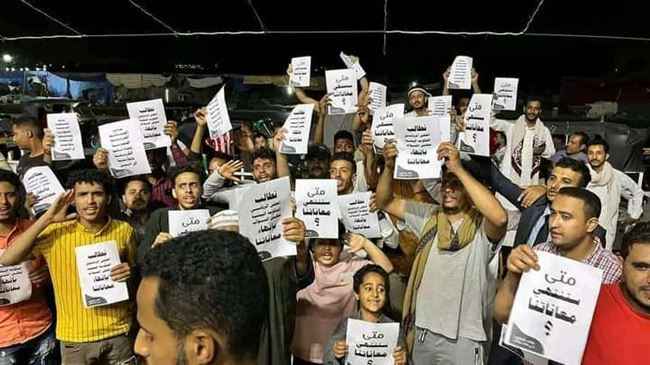 يمنيون عالقون في السودان ينفذون وقفة احتجاجية للمطالبة بإجلائهم