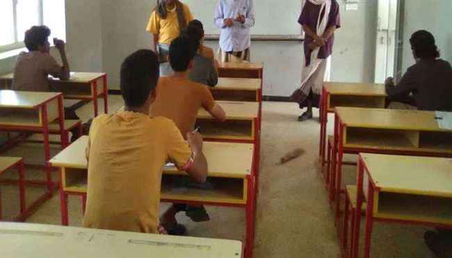 صدمة.. امرأة تسرق 30 هاتف من طلاب الثانوية في عدن
