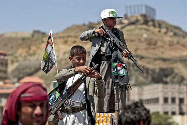 أجيال من الحرب في مراكز الحوثيين الصيفية للأطفال