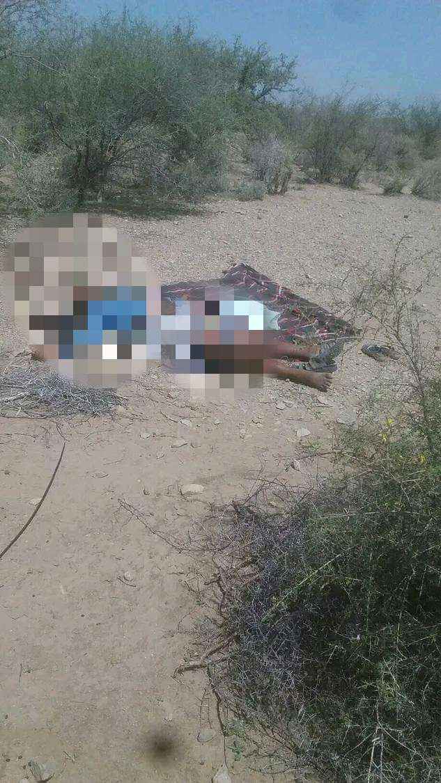 شاهد لحظة عثور رعاة المواشي على مواطن مقتول في خبوت المخا