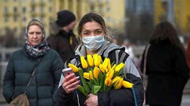 نصيحة متشائمة من خبيرين: كن على مقربة من قناعك. . ومبعدة من أصدقائك!