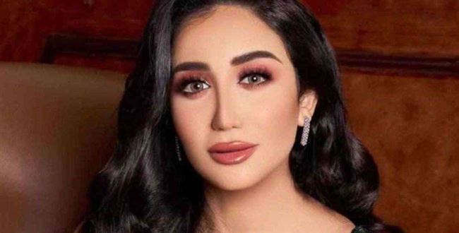 شاهد بالصور.. نجمة خليجية تناشد احذفوها واستروني بعد نشرها صور فاضحة