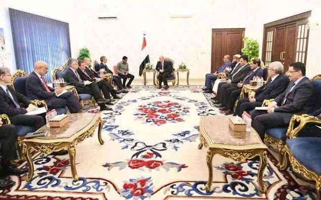 رئيس مجلس القيادة نوابه يلتقون السفراء الأوروبيين .. والعليمي يبلغهم أمر هام