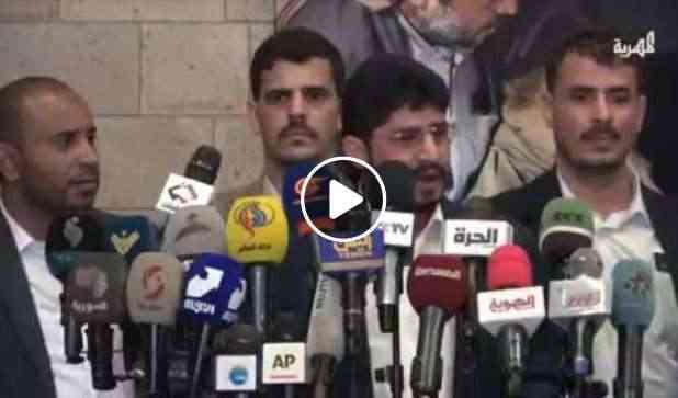 بالفيديو.. رئيس لجنة الحوثيين يهدد بفتح المقابر في تعز بدلاً عن الطرق والمبعوث يغادر صنعاء بعد إهانته
