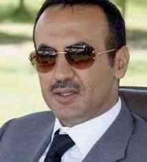 أحمد علي عبدالله صالح يعزي أسرة في عدن