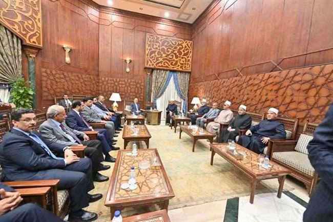 رئيس وأعضاء المجلس الرئاسي يزورون مشيخة الأزهر الشريف في مصر.. تفاصيل اهم لقاء للعليمي