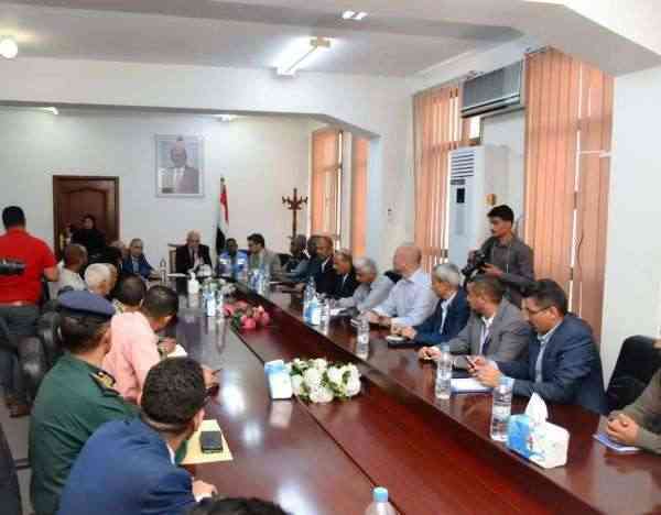 وفد من الأمم المتحدة يتعمق في معاناة سكان مدينة تعز من أرض الواقع