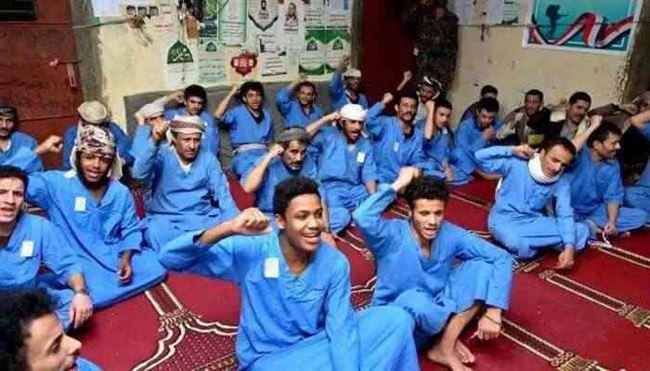 مقابل وعود بالإفراج.. جماعة الحوثي تجند 800 سجين للقتال بصفوفها