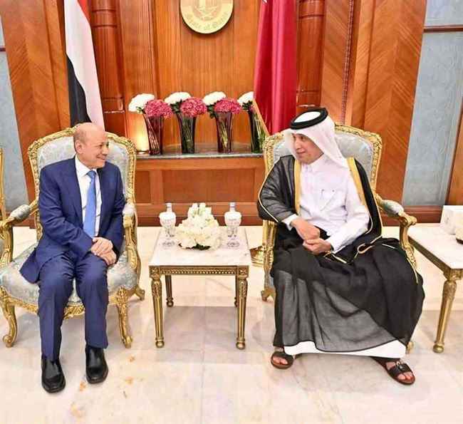 الكشف عن سبب زيارة رئيس مجلس الرئاسة اليمني لقطر