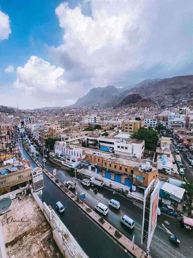 شرطة تعز تتهم المحور بالوقوف خلف عصابات ترهب أبناء المدينة وتقتحم الأقسام الأمنية