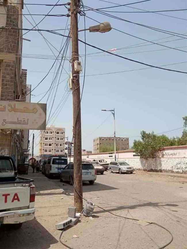 سلك كهرباء يهدد حياة المواطنين في عدن