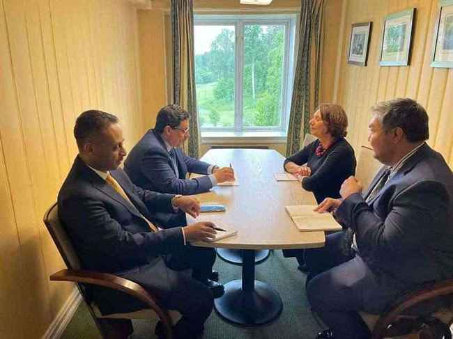 تفاصيل لقاء جديد بين وزير خارجية المجلس الرئاسي مع مسؤول كبير في الأمم المتحدة