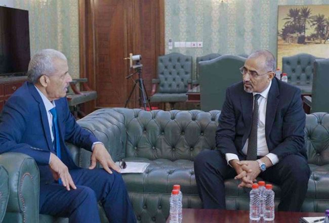 يصفه الكثيرون بمرعب الحوثيين .. أول لقاء علني لقاسم طاهر  في قصر المعاشيق الرئاسي