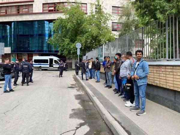 طلاب اليمن في روسيا ينتفضون للمطالبة بأموالهم