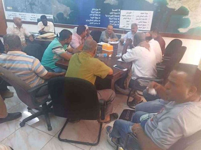 مدير صندوق النظافة بعدن يشدد على رؤساء الاقسام بالمديريات بتحسين المستوى الميداني