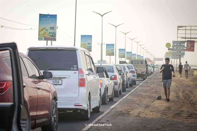 شركة النفط تبيع بترول مغشوش وأعطال جماعية تضرب السيارات في عدن.. تحرك شعبي قانوني