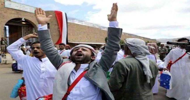 مسؤول حكومي يهاجم المجلس الرئاسي ويقول للشعب : سترون عجزهم في رفع معاناتكم