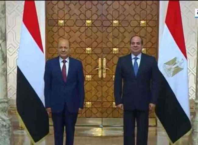 خبر سار لليمنيين الراغبين بالسفر إلى مصر .. أولى نتائج زيارة الرئيس العليمي