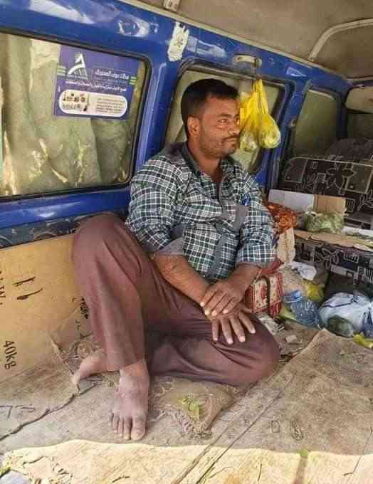 أهم مخرج صحف باليمن قبل الحرب واليوم الحوثي أجبره على بيع القات في صنعاء