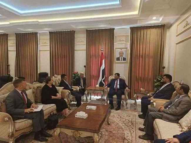 واشنطن تؤكد للعليمي تطبيعها الأوضاع الاقتصادية لليمن وتقديمها هذه الخدمات